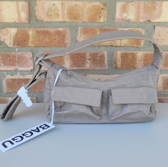 NWT BAGGU Small Cargo Shoulder Bag Dove Taupe Tan - Picture 1 of 6